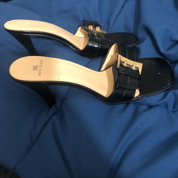 Black, gold buckle, 2.5- 3” heel, Anne Klein - Picture 2 of 3